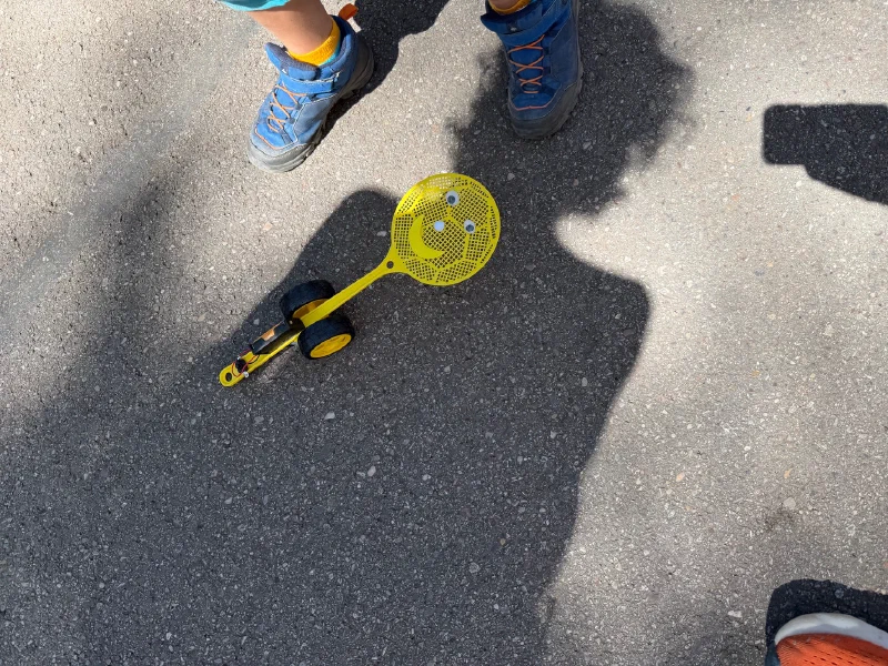 Schrott-Roboter bauen beim Zefix Hackathon 11