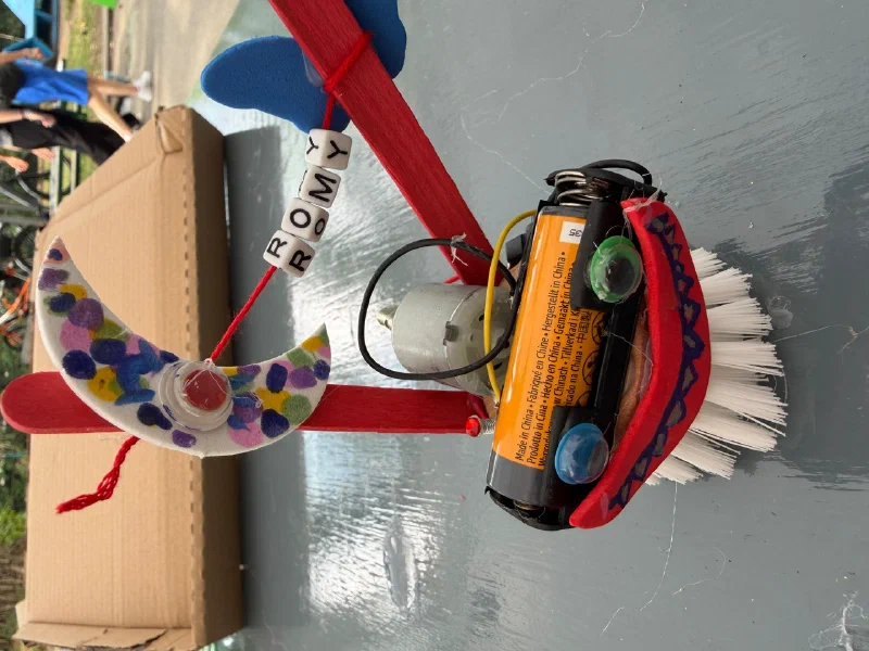 Schrott-Roboter bauen beim Zefix Hackathon 7
