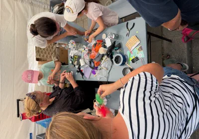 Schrott-Roboter und Robo-Battle beim Zefix Hackathon